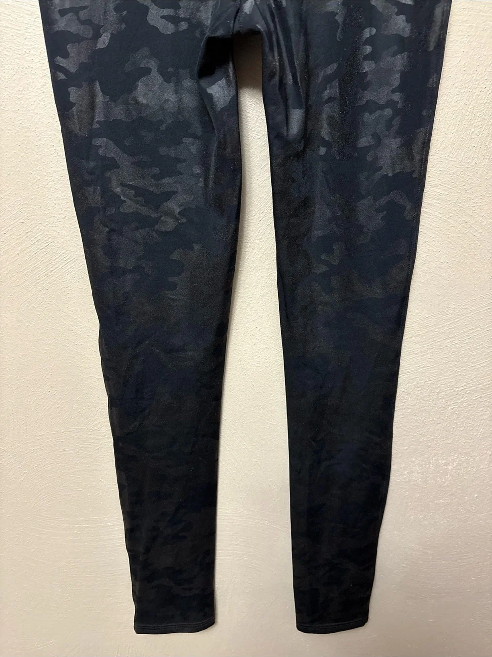 Spanx Faux Leather Black Camo Leggings Size Small Petite SP